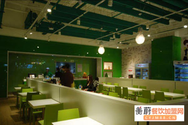 鲜小二私房麻辣烫加盟门店