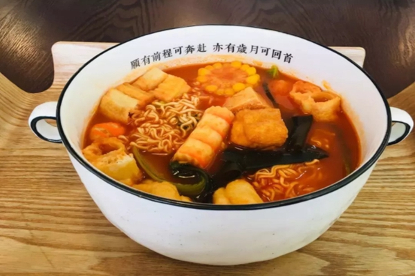 周家嫲嫲麻辣烫加盟有前途吗？加盟怎么样？