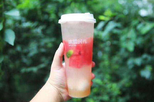 奶茶哪个品牌最好加盟？冰雪时光加盟店带您发家致富