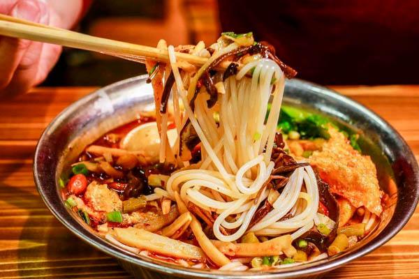 投资螺掌柜螺蛳粉全套费用解析：总部地址在哪里？