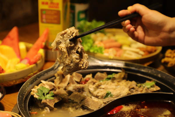 酱骨头火锅店夏天是淡季吗？