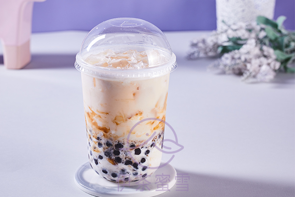 伊茶蜜雪瑶瑶奶茶杨熙睿创业经历，够抓住新机遇可逆风翻盘