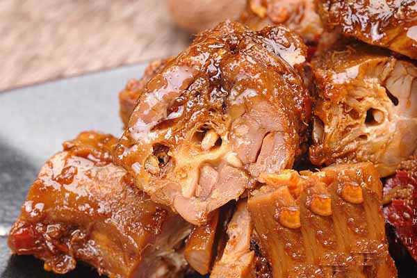 黄小乐现捞鸭脖代理每年都交钱吗？