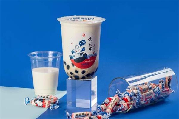 大白兔奶茶开在学校附近可行吗？掌握经营方法即可成功开店