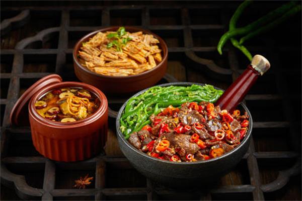 四筒擂椒肉肉拌饭加盟费用贵不贵?公司总部地址在哪个城市