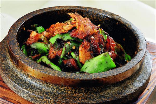 魔味湘·擂椒拌饭加盟代理条件多不多?擂椒拌饭堂食外卖生意火爆的前