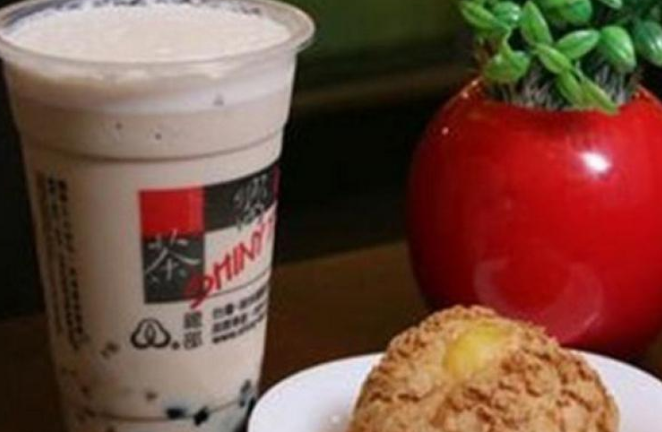 向茶开店需要多少钱，开一家向茶奶茶店月收入能有多少