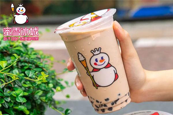 蜜雪冰城开店赚钱吗？超八成的店年入30W以上！