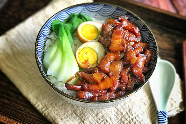 加盟鲁阿卤大碗卤肉饭费用多少？